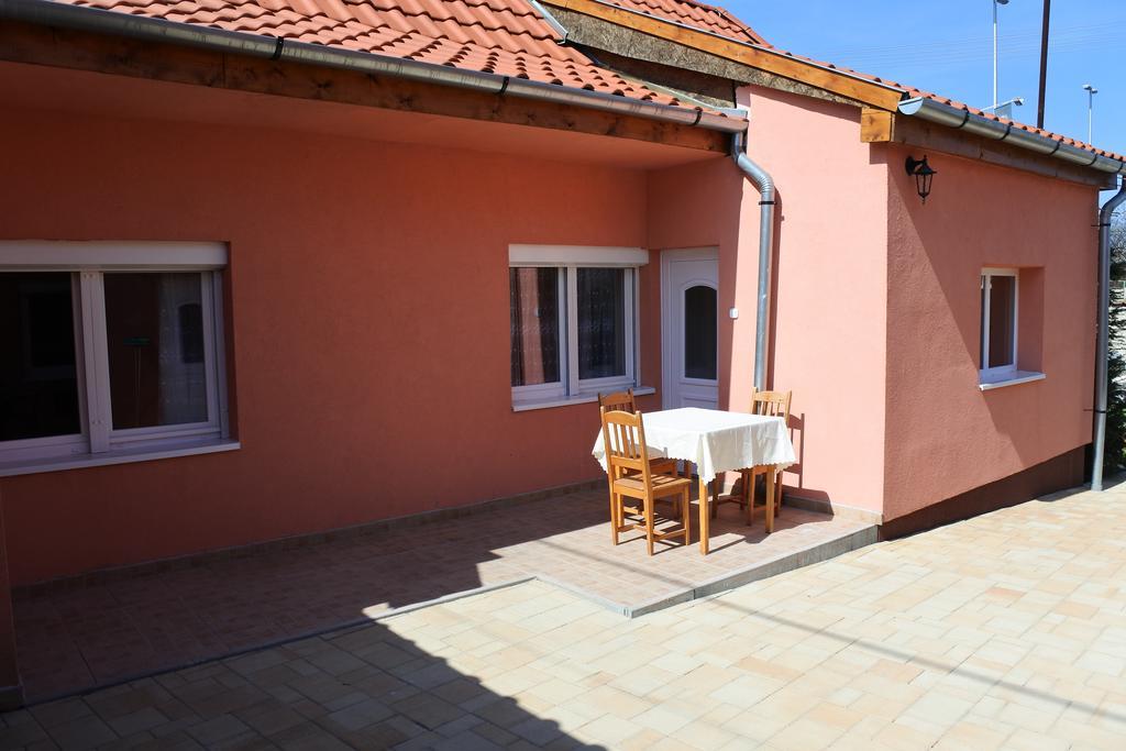 Kisasszony Apartman Eger Exteriér fotografie